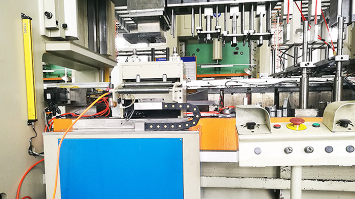 晨豐科技伺服滾輪送料機案例！