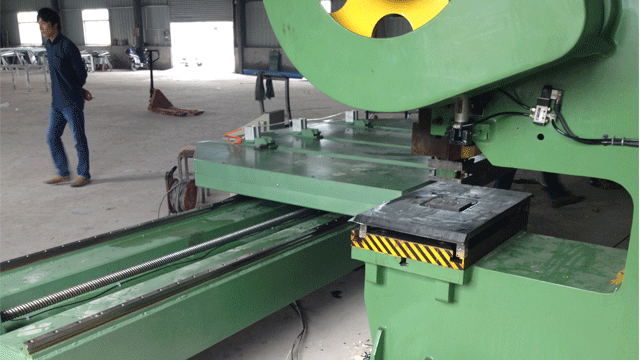 沖床送料機突然報警怎么處理？