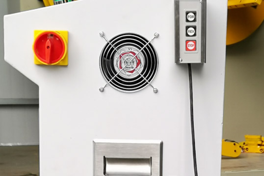 操作臺側(cè)面